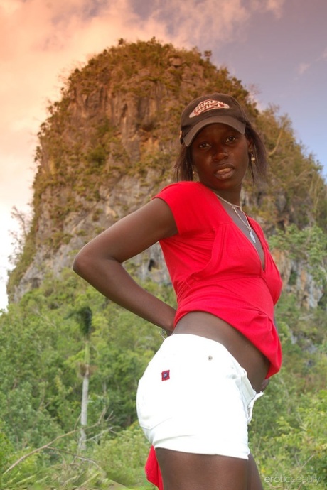 Exotic ebony Maria L strips naked to show her hot chocolate body outdoors
