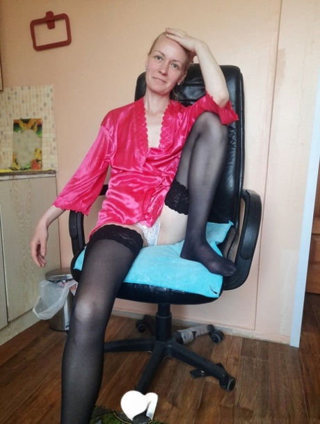 Skinny mom strips to her nylon stockings and toys her mature cunt